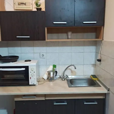 Renovated Heart Of Apartment